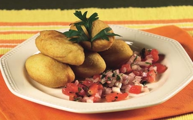 Yuquitas rellenas con ají de queso